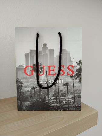 Zobrazit detail produktu - Taška Guess malá S Obrázek Taška Guess malá S