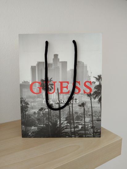 Obrázek z GUESS TAŠKA PAPÍR MALÁ S 